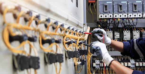 Professional Electrician technician working in Cottonwood Shores, TX